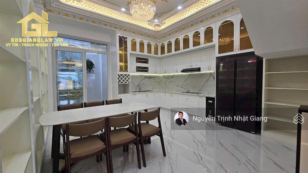 Bán nhà phố tân cổ điển full nội thất đầy đủ công năng sử dụng