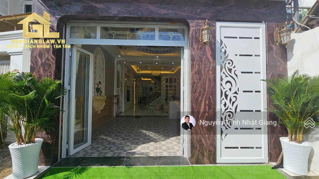 Bán nhà phố tân cổ điển full nội thất đầy đủ công năng sử dụng