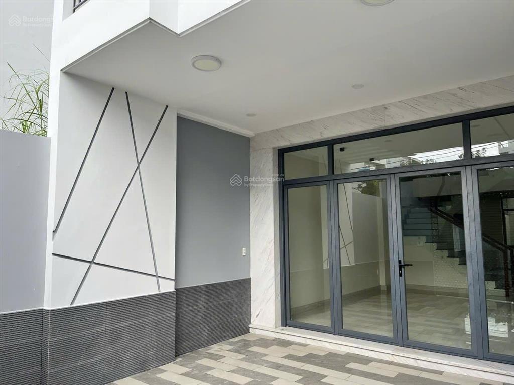 Nhà đẹp kdc phú lợi dt 5x24 có thang máy nội thất cao cấp trục đường lớn 12m giá 9.3ty