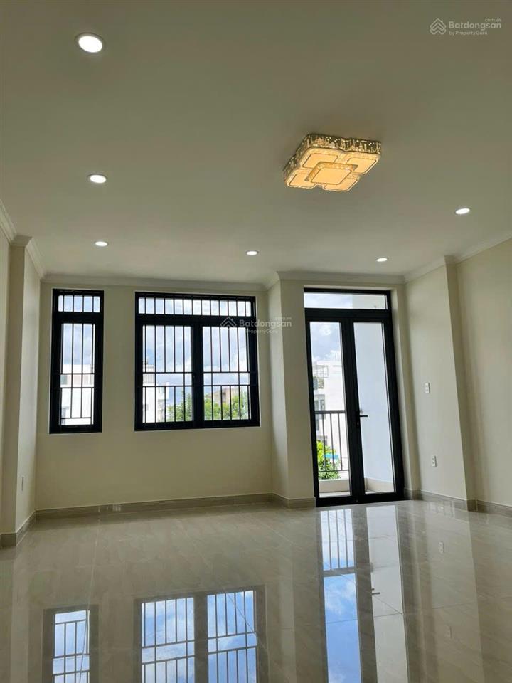 Nhà đẹp kdc phú lợi dt 5x24 có thang máy nội thất cao cấp trục đường lớn 12m giá 9.3ty