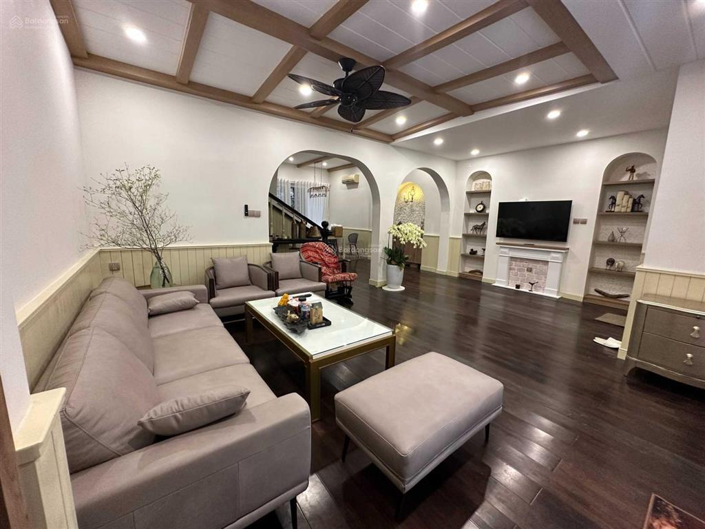 Cần tiền bán gấp căn biệt thự hưng thái, pmh, q7, tp hcm  0919 582 *** em tiên pm