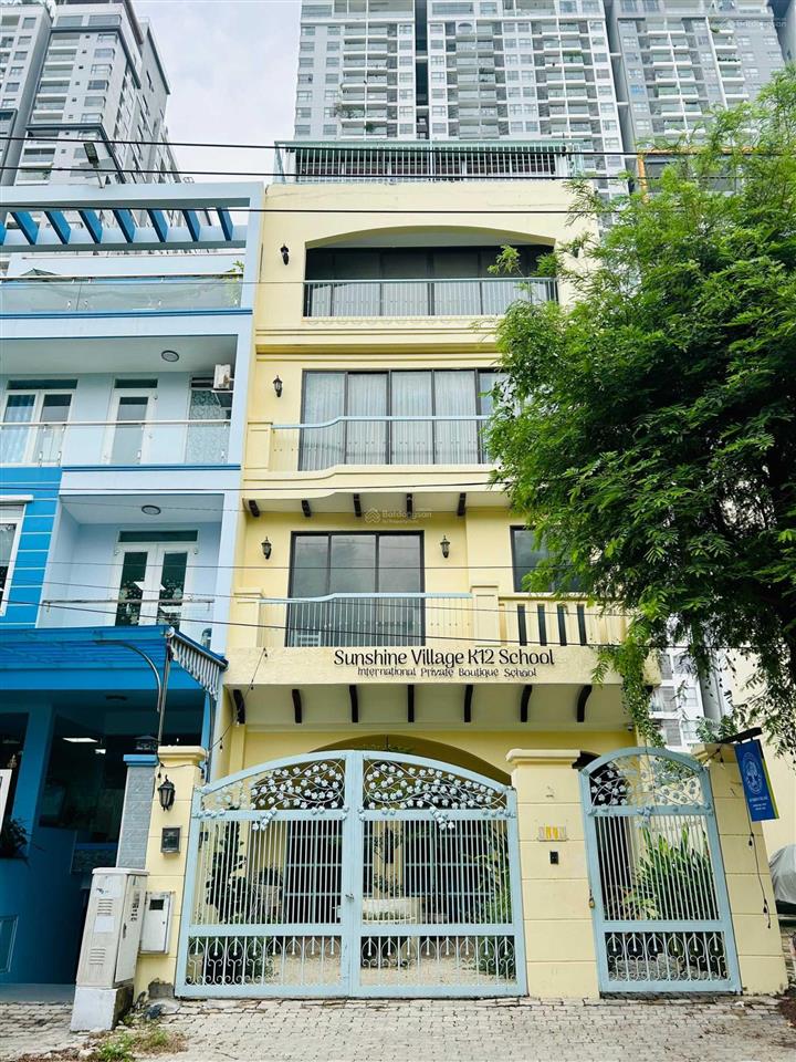 110 triệu/m2  diện tích 7 x 30m. lô đất biệt thự có giá tốt nhất lacasa quận 7.  0906 459 ***