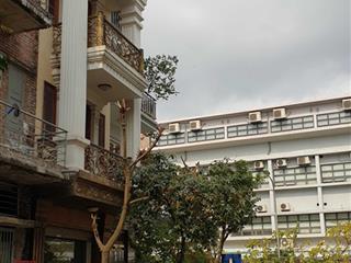 Cc bán liền kề hoàn thiện đẹp, thang máy, mặt vườn hoa. giá 1x tỷ