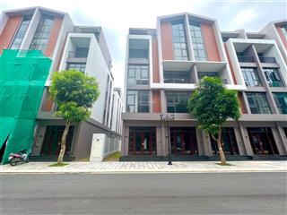 Bán căn liền kề 84m2 phân khu phố biển, giá 111tr/m2 vinhomes ocean park 3 the crown