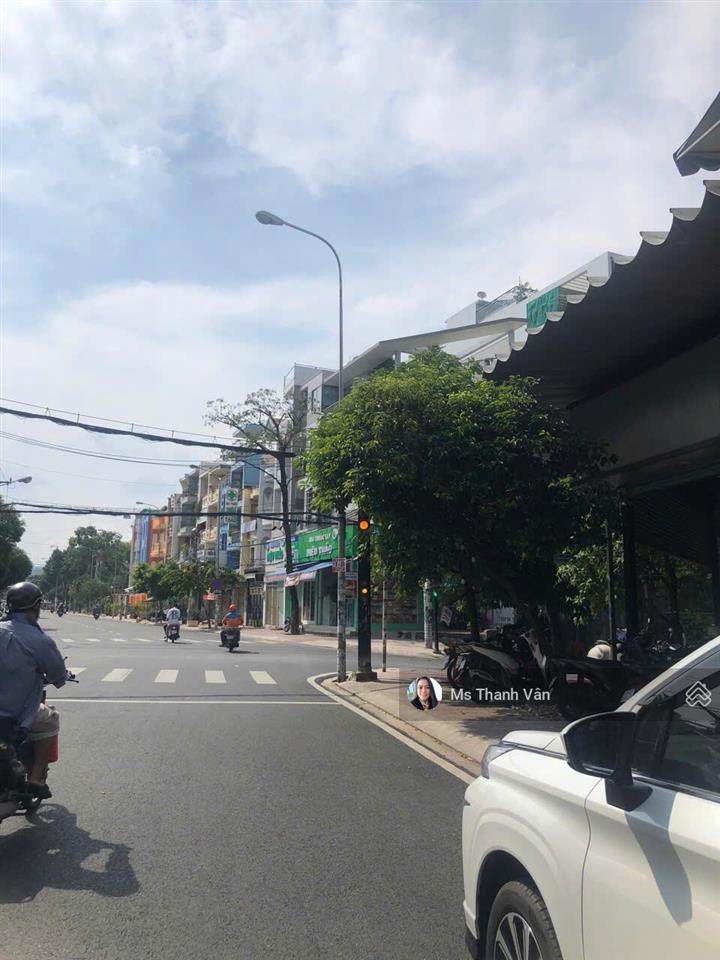 Chủ bán nhà khúc đs1 an dương vương 108m2, 4,5mx20m 1 trệt, 2 lầu, 5ty7 sổ hồng đủ 0938 295 *** hxh