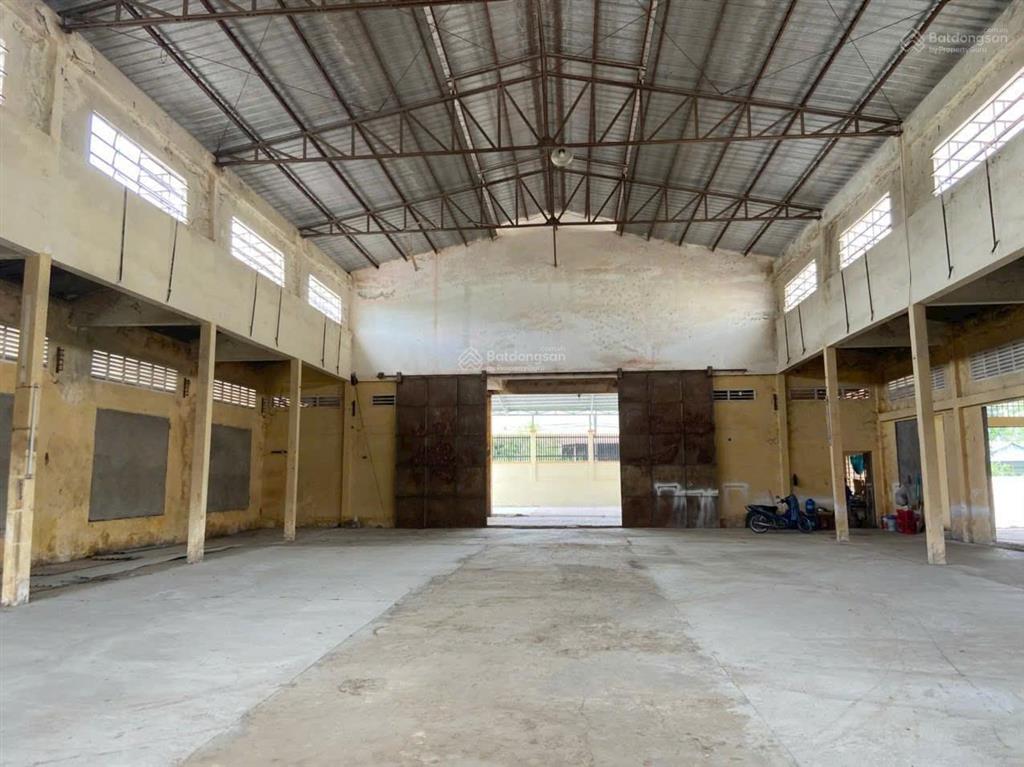 Bán gấp kho 2 mt đường và sông
