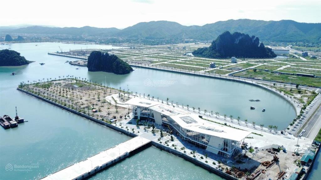 Chính chủ bán lô đất tmdv khách sạn mặt biển ao tiên vân đồn! diện tích 1988m2.  0919 686 ***