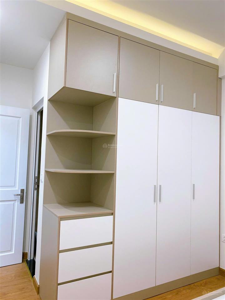 Dạ, em bán căn hộ 77m2, 2pn giá 3,850 tỷ, nội thất cao cấp, bao hết thuế phí chuyển nhượng