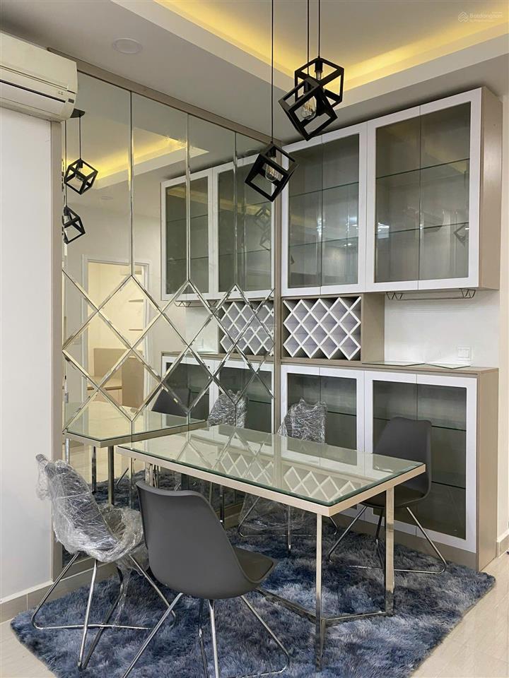 Dạ, em bán căn hộ 77m2, 2pn giá 3,850 tỷ, nội thất cao cấp, bao hết thuế phí chuyển nhượng