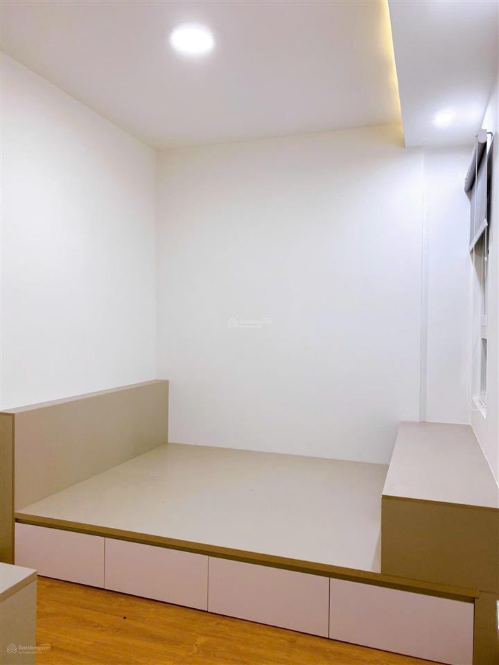 Dạ, em bán căn hộ 77m2, 2pn giá 3,850 tỷ, nội thất cao cấp, bao hết thuế phí chuyển nhượng