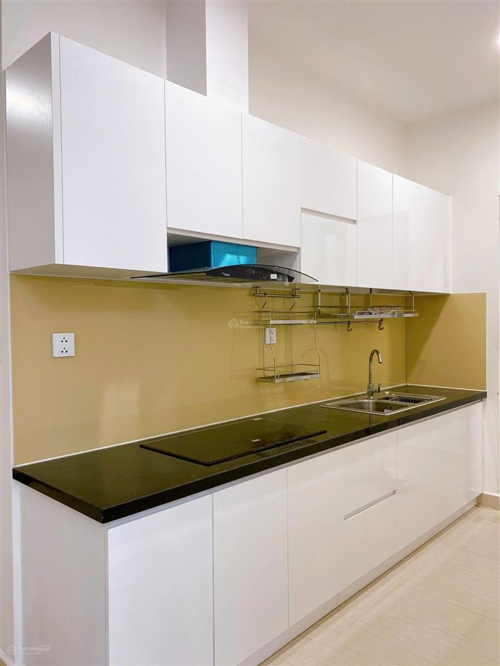 Dạ, em bán căn hộ 77m2, 2pn giá 3,850 tỷ, nội thất cao cấp, bao hết thuế phí chuyển nhượng