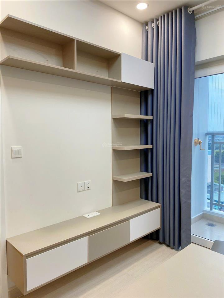 Dạ, em bán căn hộ 77m2, 2pn giá 3,850 tỷ, nội thất cao cấp, bao hết thuế phí chuyển nhượng