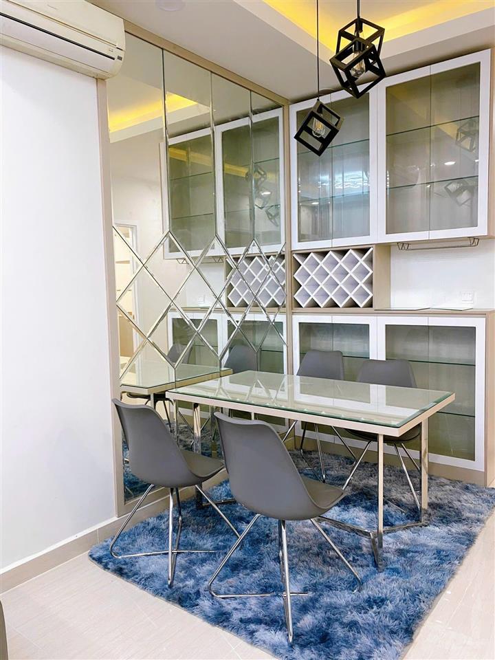 Dạ, em bán căn hộ 77m2, 2pn giá 3,850 tỷ, nội thất cao cấp, bao hết thuế phí chuyển nhượng