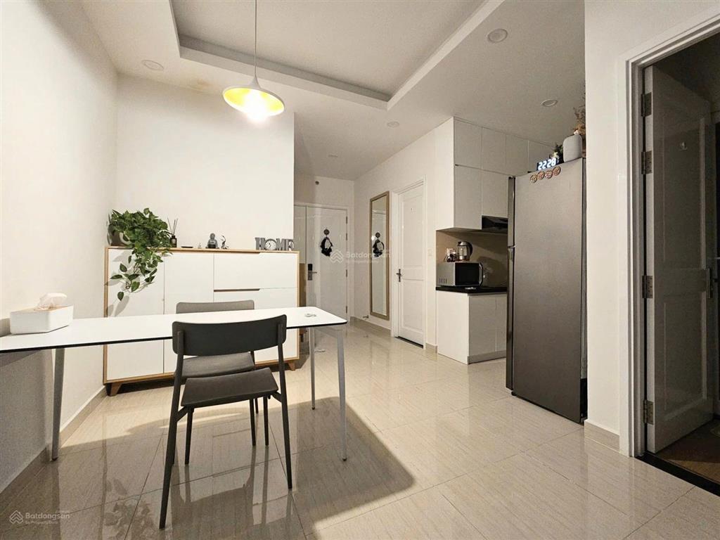 2pn2wc đầy đủ nội thất hiện đại 70m2, em cho thuê 13tr/tháng, cc moonlight boulevard bình tân