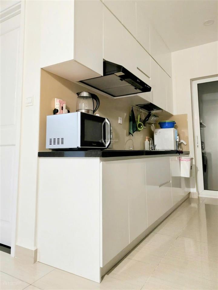 2pn2wc đầy đủ nội thất hiện đại 70m2, em cho thuê 13tr/tháng, cc moonlight boulevard bình tân