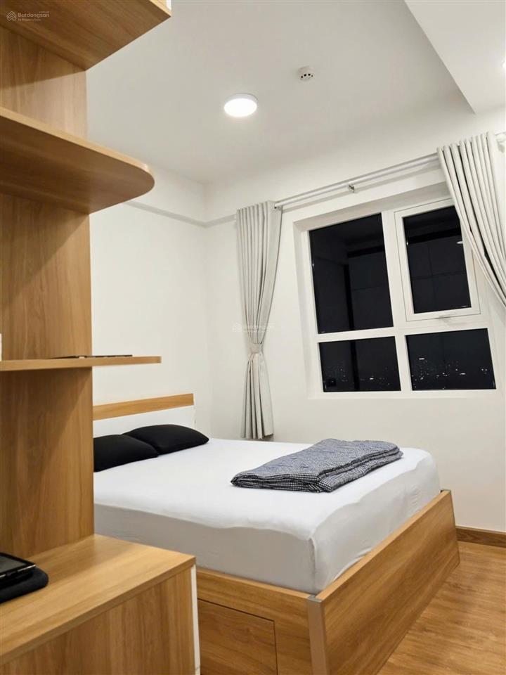 2pn2wc đầy đủ nội thất hiện đại 70m2, em cho thuê 13tr/tháng, cc moonlight boulevard bình tân