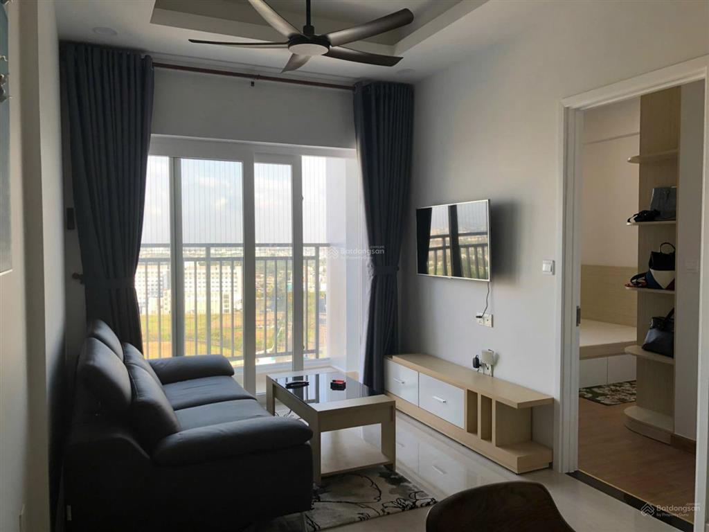 Em cho thuê căn hộ 2pn/68m2, đủ nội thất 12tr/th, view thoáng mát, nhà đẹp như hình