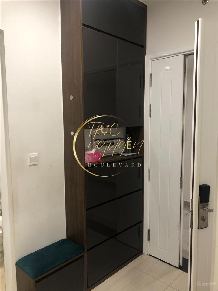 Dạ, em cho thuê căn hộ 2pn/77m2, đủ nội thất, giá 14 triệu, view thoáng mát, nhà đẹp như hình