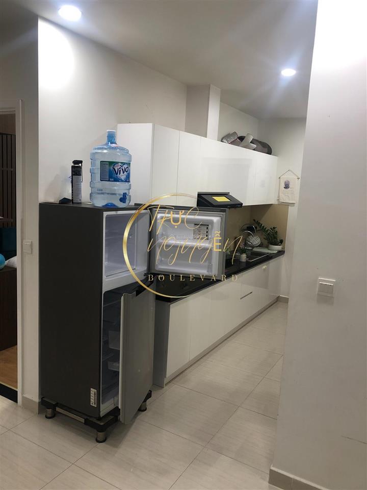 Dạ, em cho thuê căn hộ 2pn/77m2, đủ nội thất, giá 14 triệu, view thoáng mát, nhà đẹp như hình