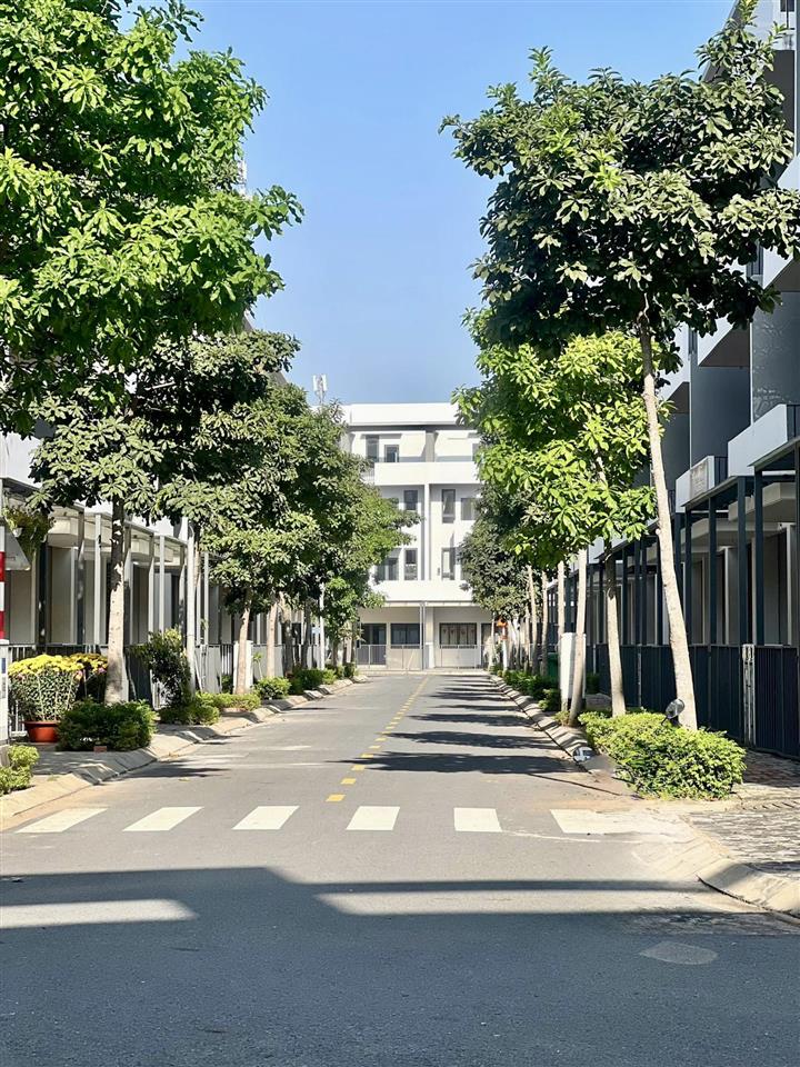Cần bán căn nhà phố liên kế khu đô thị biệt lập bên sông vàm cỏ đông bến lức. giá chỉ từ 3 tỷ/căn