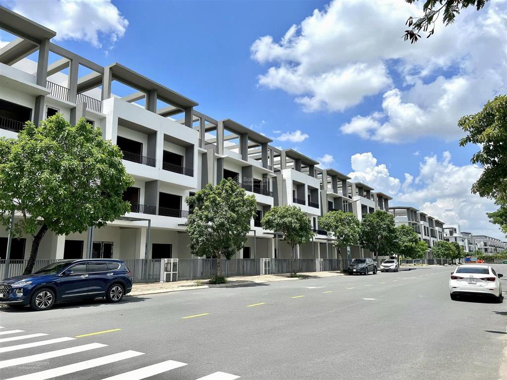 Cần bán căn nhà phố liên kế khu đô thị biệt lập bên sông vàm cỏ đông bến lức. giá chỉ từ 3 tỷ/căn
