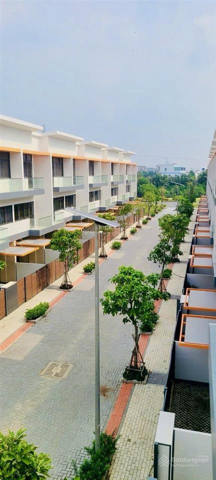 Cần bán căn nhà phố liên kế khu biệt lập ven sông phía nam sài gòn. giá chỉ 3,9 tỷ/căn (3 tầng)