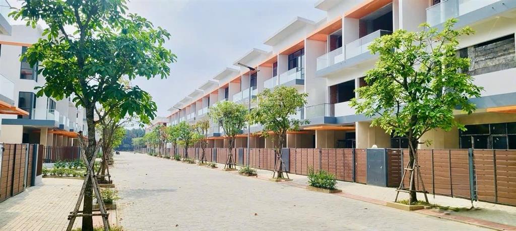 Cần bán căn nhà phố liên kế khu biệt lập ven sông phía nam sài gòn. giá chỉ 3,9 tỷ/căn (3 tầng)