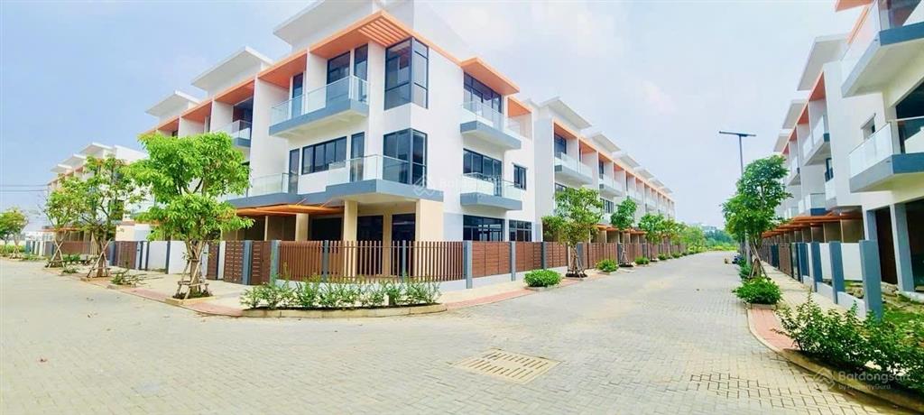 Cần bán căn nhà phố liên kế khu biệt lập ven sông phía nam sài gòn. giá chỉ 3,9 tỷ/căn (3 tầng)