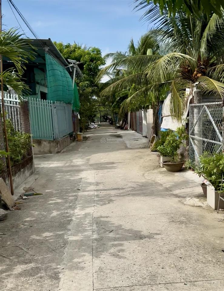 Chính chủ cần bán lô đất thổ cư 100m2 tại đường đoàn nguyễn tuấn  bình chánh. giá bán 2,7 tỷ/lô