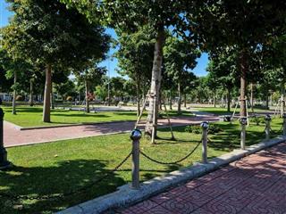 Bán 400m2 hai mặt tiền trước sau, đối diện công viên võ văn kiệt