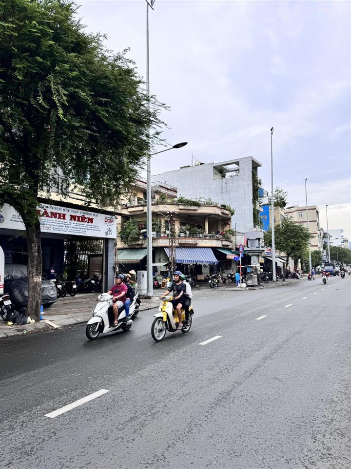 Mt hồng bàng p. 16 q. 11  11,9x18m. cn 230m2  hđt 130tr/th  42 tỷ