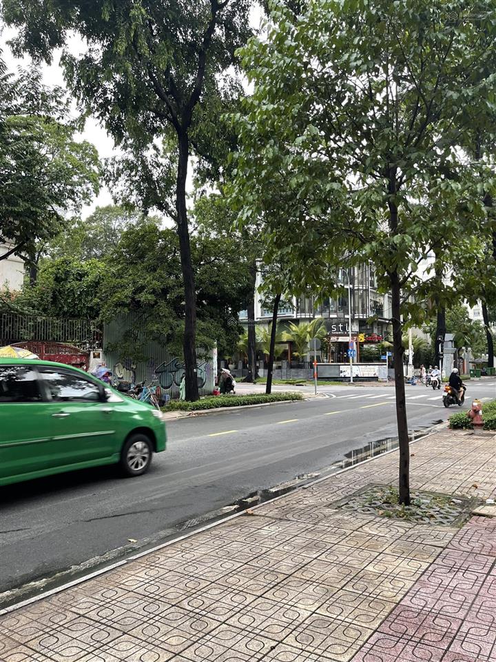 Mt lê quý đôn, p.6, q.3  10,7x23m. cn 236m2  trệt lầu  hđt 260 tr/th  122 tỷ