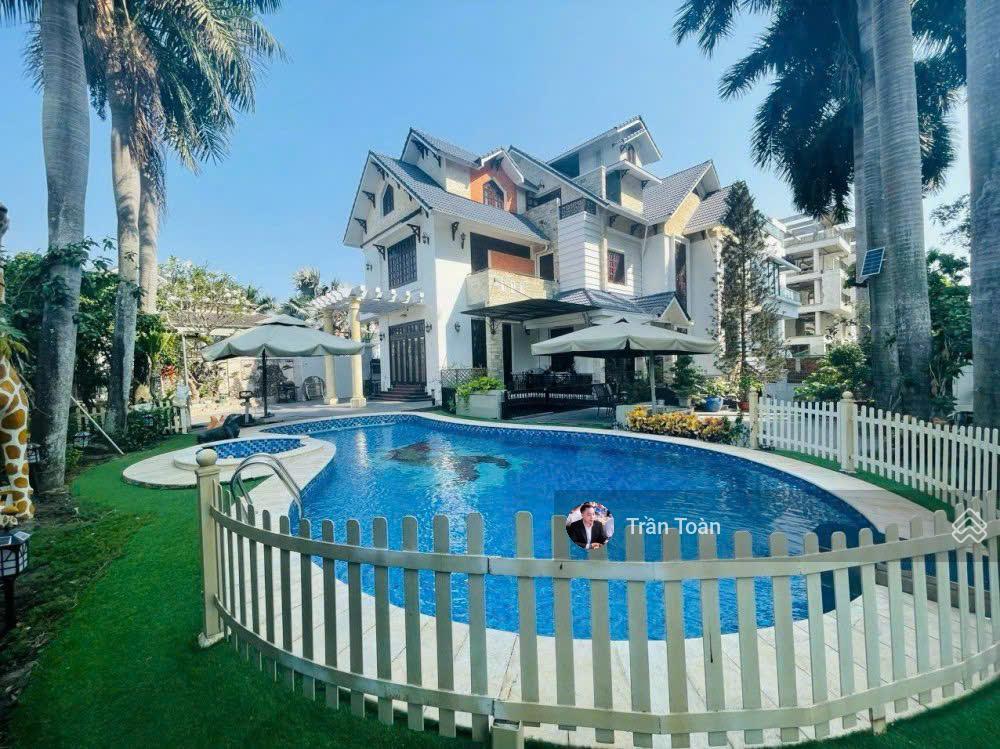Bán biệt thự compound nguyễn văn hưởng thảo điền q2  11x22m. cn 240m2. trệt 2 lầu + hồ bơi  68tỷ