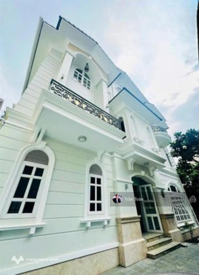 Biệt thự sân vườn hồ bơi thảo điền q. 2  14x26m. cn 303m2  hầm + 4 tầng  72 tỷ