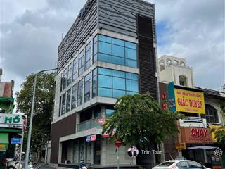 Góc 2mt đinh tiên hoàng p.đakao q.1  8.2x21m. cn 170.5m2  hầm+trệt+5 lầu  hđt 270tr/th  64 tỷ