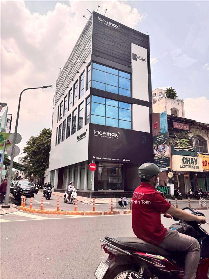 Góc 2mt đinh tiên hoàng p.đakao q.1  8.2x21m. cn 170.5m2  hầm+trệt+5 lầu  hđt 270tr/th  64 tỷ