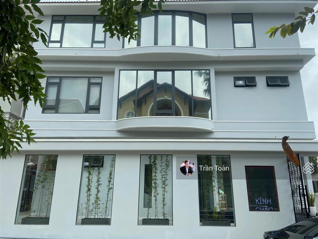 Biệt thự nguyễn văn hưởng, thảo điền, q.2 18x26.5m cn 448m 3 lầu + áp mái giá 78 tỷ