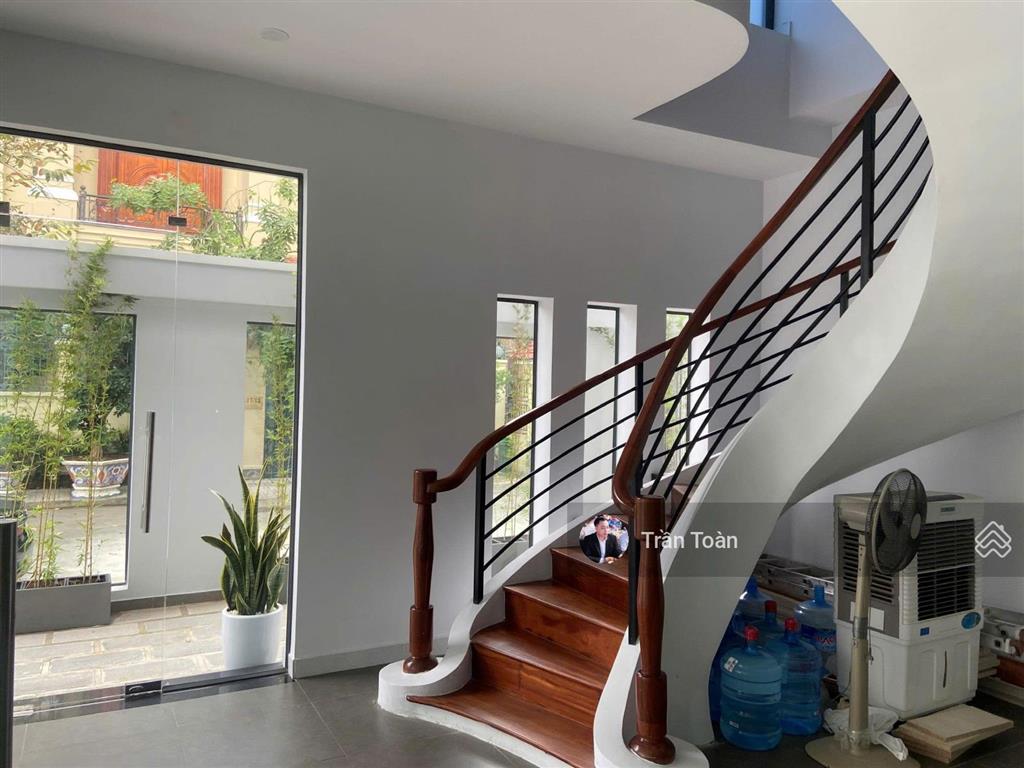 Biệt thự nguyễn văn hưởng, thảo điền, q.2 18x26.5m cn 448m 3 lầu + áp mái giá 78 tỷ