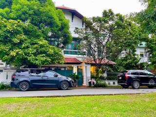Biệt thự khu compound 153 nguyễn văn hưởng, thảo điền, q. 2 15x20.5m cn 305m 1 trệt + 2 lầu 88 tỷ