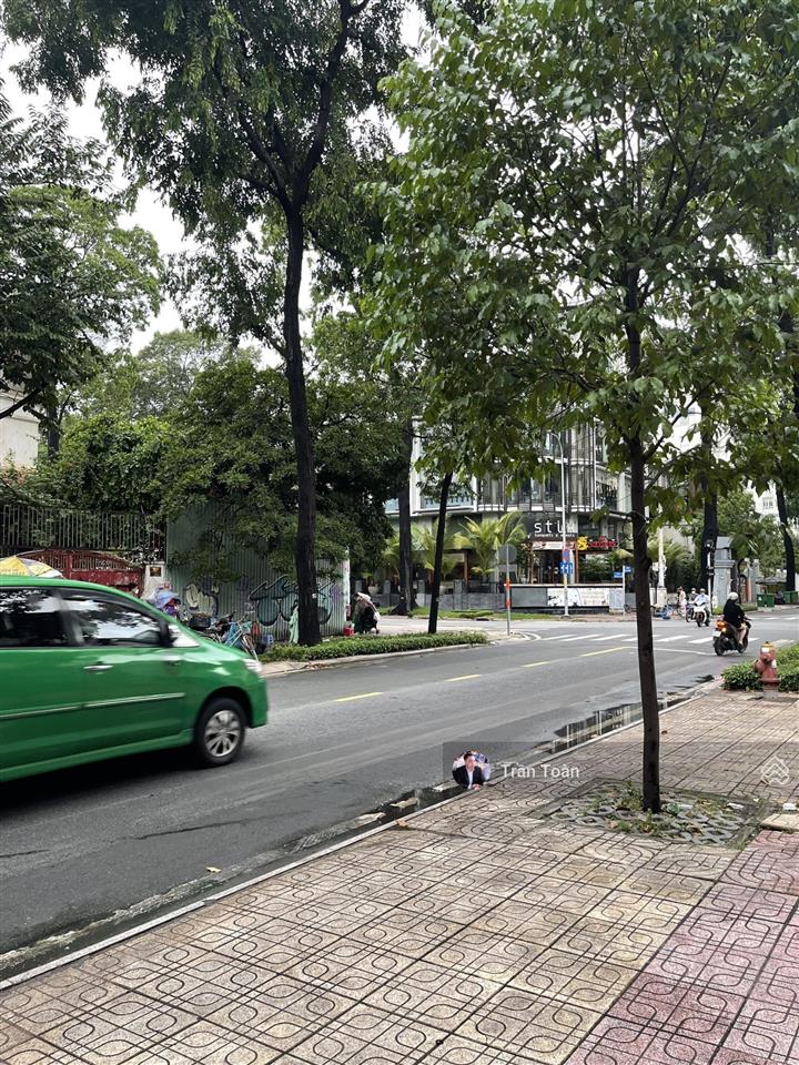 Bán mt lê quý đôn , quận 3  (15mx23m ),nh công nhận  373m2. cho thuê  310 triệu. giá  124 tỷ