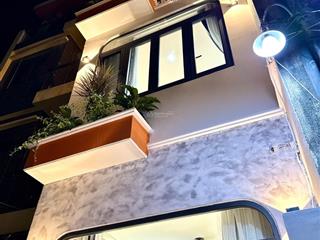 Nhà nguyên hồng, 33m2 đất, 3 tầng, 3pn, full nội thất