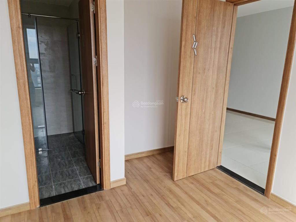 Bán căn 2pn 2wc bcons miền đông. tầng trung, view tây nam. giá 2ty1 bao sang tên