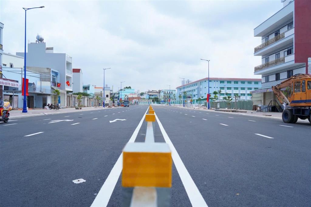 Nhà căn đôi 8x16m  hẻm thông ô tô 753 tỉnh lộ 10 ra tên lửa mới