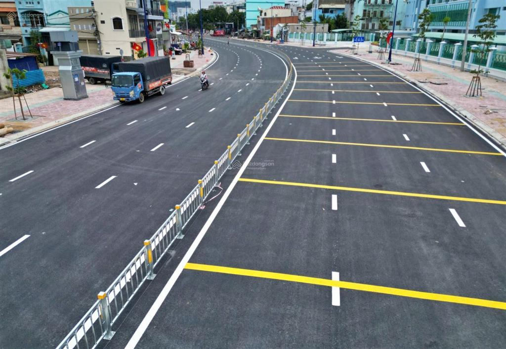 Nhà căn đôi 8x16m  hẻm thông ô tô 753 tỉnh lộ 10 ra tên lửa mới
