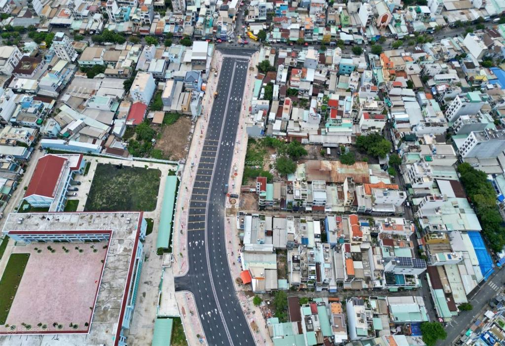Nhà căn đôi 8x16m  hẻm thông ô tô 753 tỉnh lộ 10 ra tên lửa mới