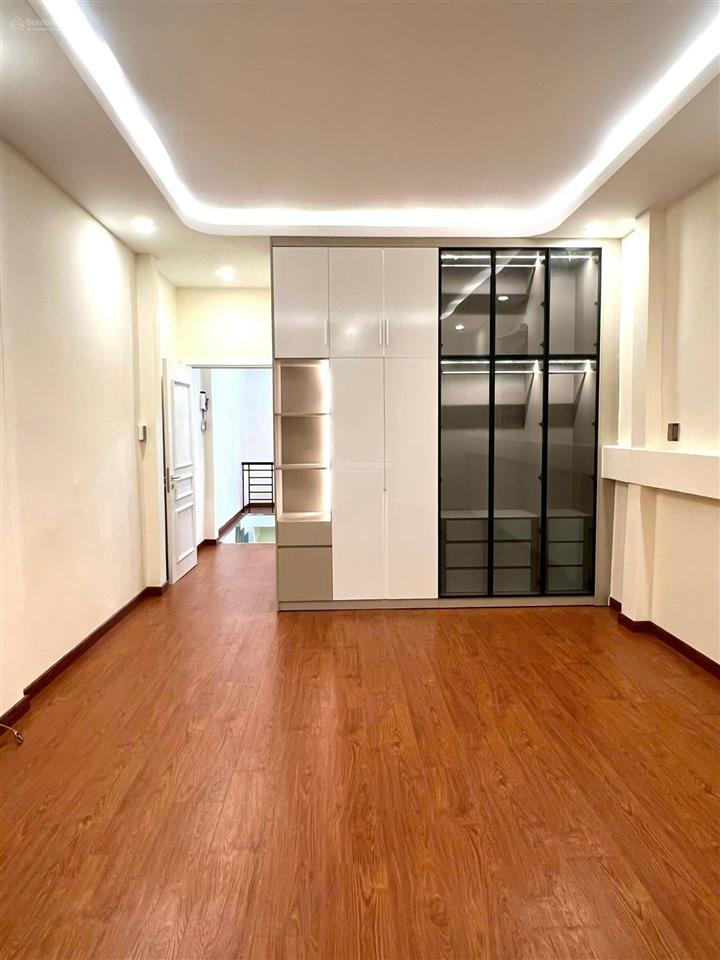 Bán nhà mặt tiền đường phan xích long 68,4m2, 2tầng, 13 tỷ/tl, p16. q11