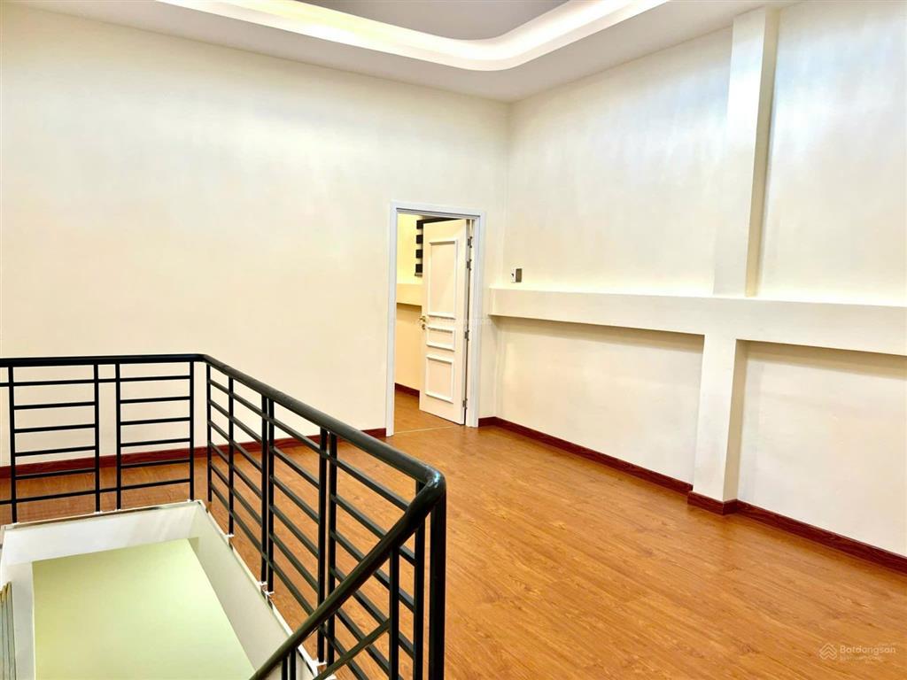 Bán nhà mặt tiền đường phan xích long 68,4m2, 2tầng, 13 tỷ/tl, p16. q11