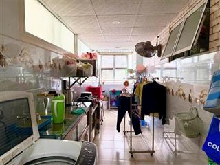 Kẹt tiền cần bán gấp ch 90m2, full nội thất 4.850tr, sổ hồng sẵn sang tên ngày,  0903 675 ***