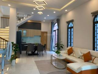 Nhà cực đẹp tặng nội thất như hình chỉ cách mặt tiền bà hom 50m