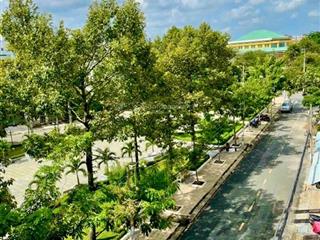 Nhà đep 3 lầu  view đẹp  ngay công viên khu bình phú
